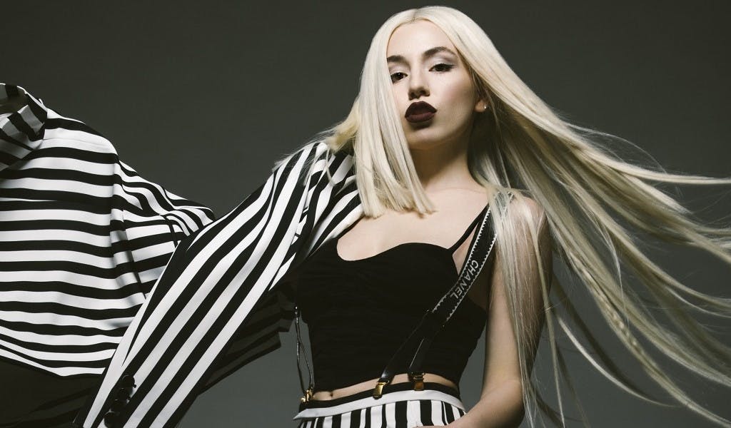 Ava Max Pop-Ikone